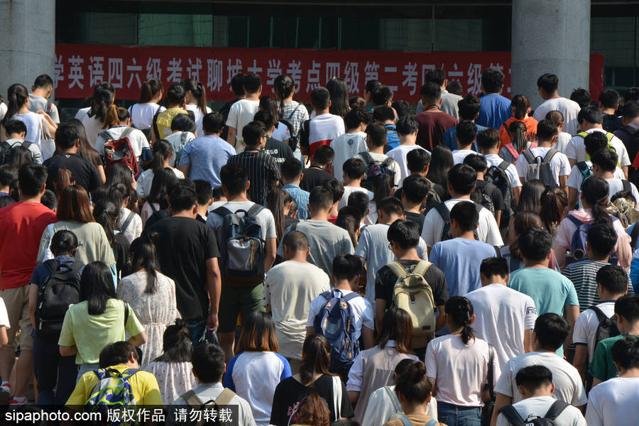 山東聊城：2017全國大學(xué)英語四六級(jí)開考 場面火爆堪比“春運(yùn)”現(xiàn)場