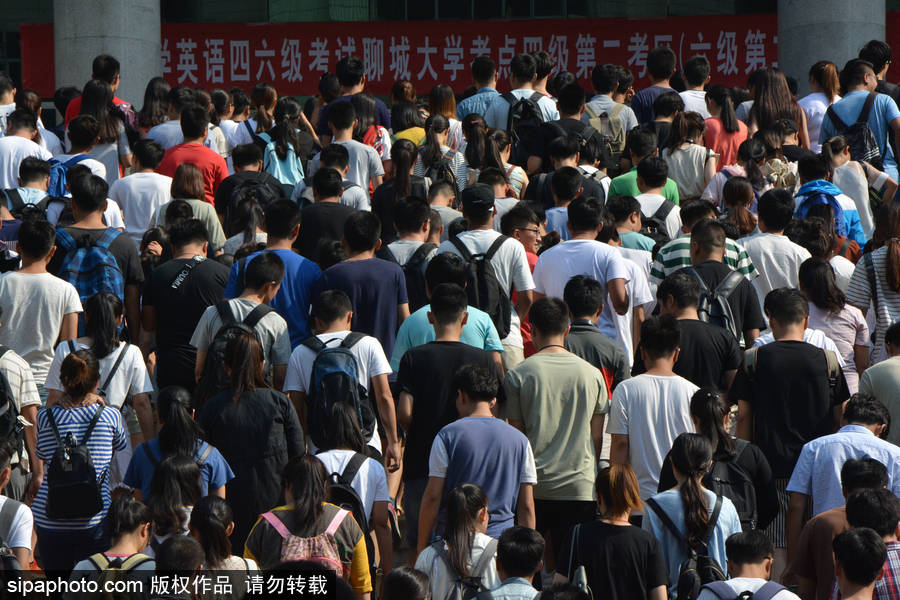 山東聊城：2017全國大學(xué)英語四六級(jí)開考 場面火爆堪比“春運(yùn)”現(xiàn)場