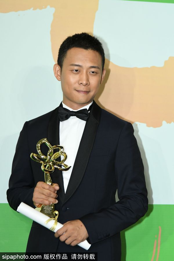 上海電視節白玉蘭獎 張譯殷桃憑《雞毛飛上天》分獲最佳男女主角