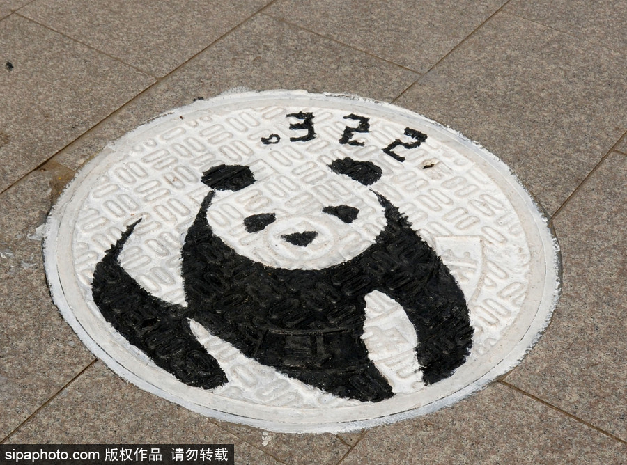 北京：又是一年畢業季 畢業生動漫井蓋彩繪告別校園