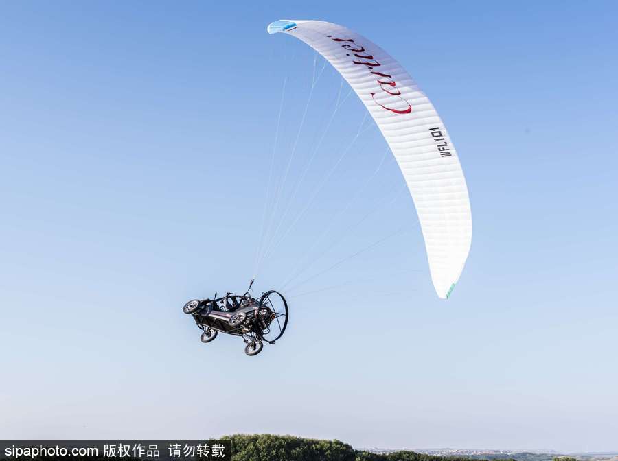 法國研制“飛馬”飛行汽車 成功飛躍英吉利海峽