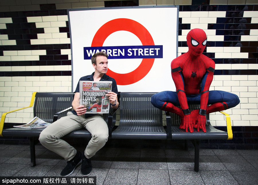 超酷！蜘蛛俠穿梭倫敦街頭小巷仿佛置身電影中