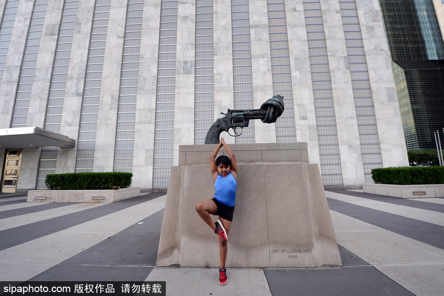 聯合國總部慶祝“國際瑜伽日” 聚集千名愛好者參加瑜伽課程