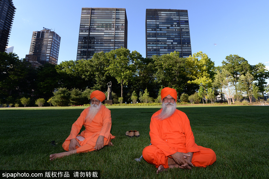 聯(lián)合國總部慶祝“國際瑜伽日” 聚集千名愛好者參加瑜伽課程