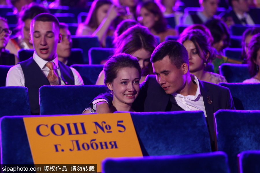 狂歡亦是最好的告別 實拍俄羅斯莫斯科畢業舞會盛況