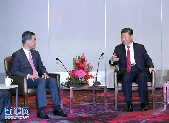 習(xí)近平會(huì)見梁振英和香港特別行政區(qū)行政、立法、司法機(jī)構(gòu)負(fù)責(zé)人