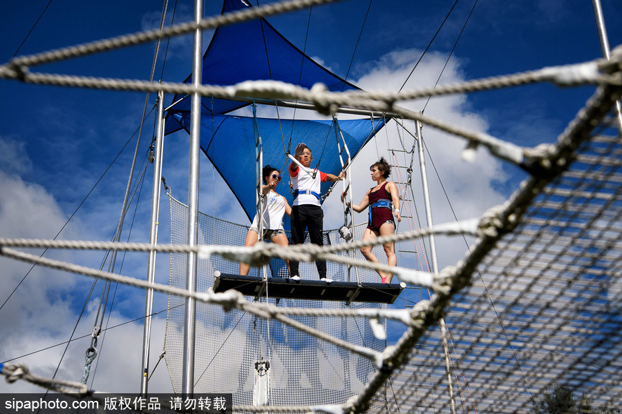 想成為空中飛人嗎？美國圣克羅伊島開設高空秋千訓練營