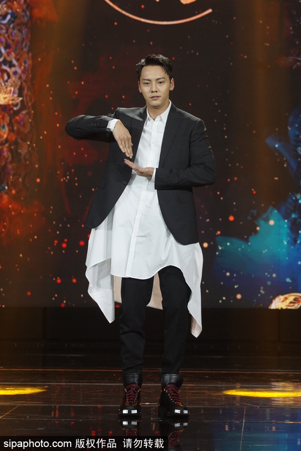 電視劇《醉玲瓏》開(kāi)播盛典 劉詩(shī)詩(shī)優(yōu)雅亮相陳偉霆現(xiàn)場(chǎng)耍寶