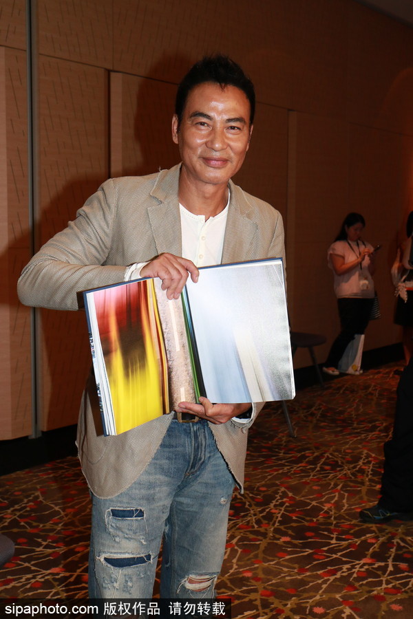 驚不驚喜意不意外！任達(dá)華出攝影集 花費(fèi)七個(gè)月精心制作