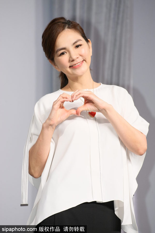 Ella陳嘉樺現身慈善活動 大受感動灑淚現場