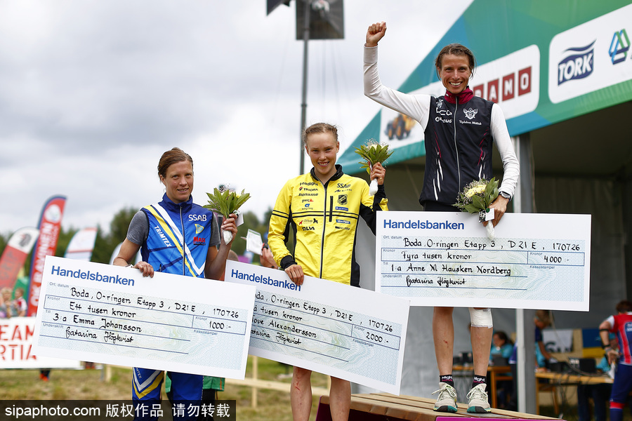 瑞典五日定向越野賽精彩開幕 男女老少齊上陣挑戰耐力極限