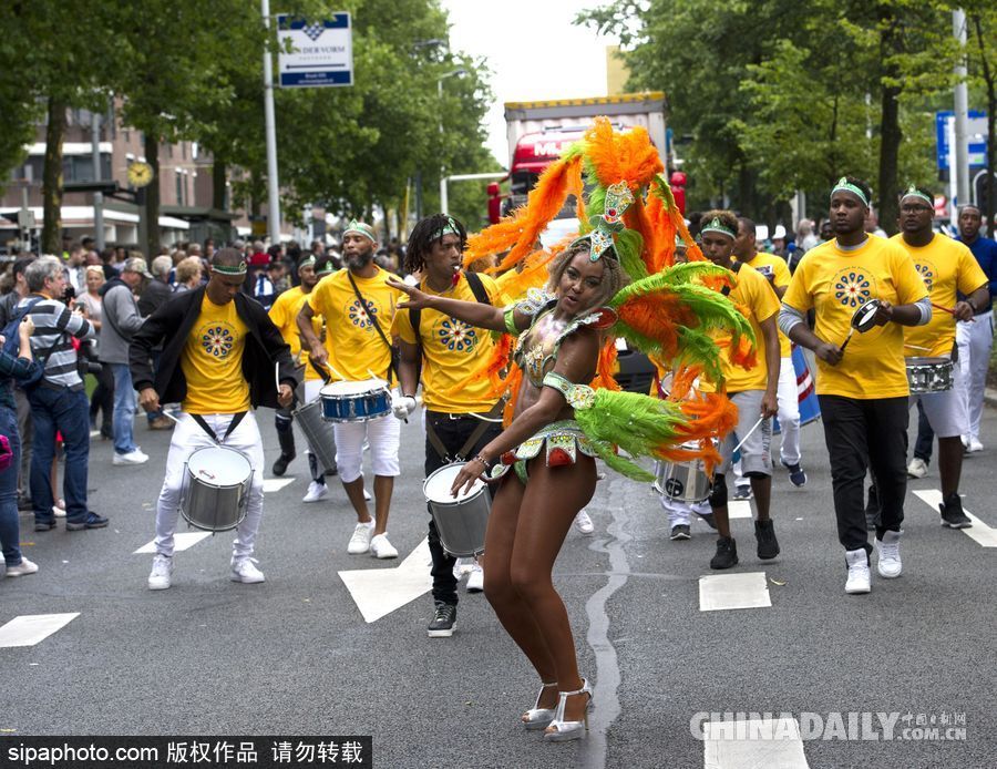 荷蘭鹿特丹夏季嘉年華盛大開(kāi)幕 全城狂歡色彩斑斕