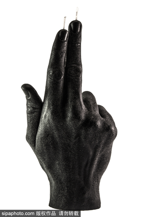 你認出這是蠟燭了嗎？立陶宛一公司推出人手型蠟燭可燃燒20小時