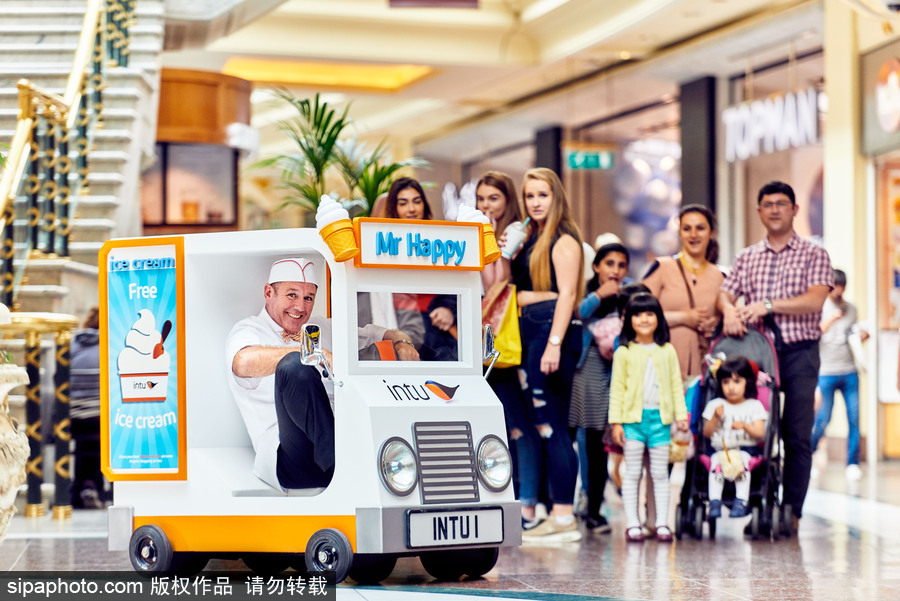太迷你了！世界最小冰淇淋車亮相似來(lái)自“小人國(guó)”