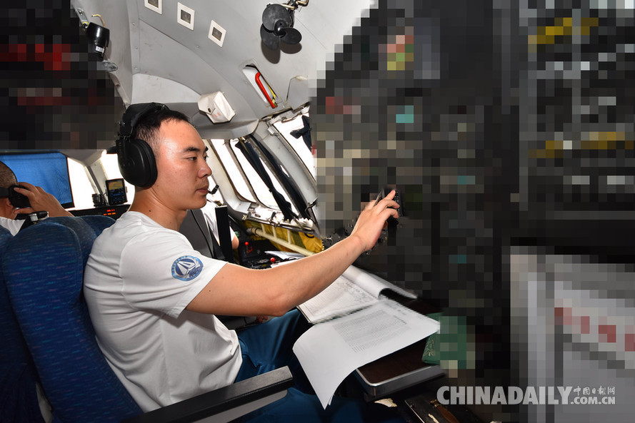 西部空軍緊急出動運(yùn)-9飛機(jī)實(shí)施災(zāi)情偵察