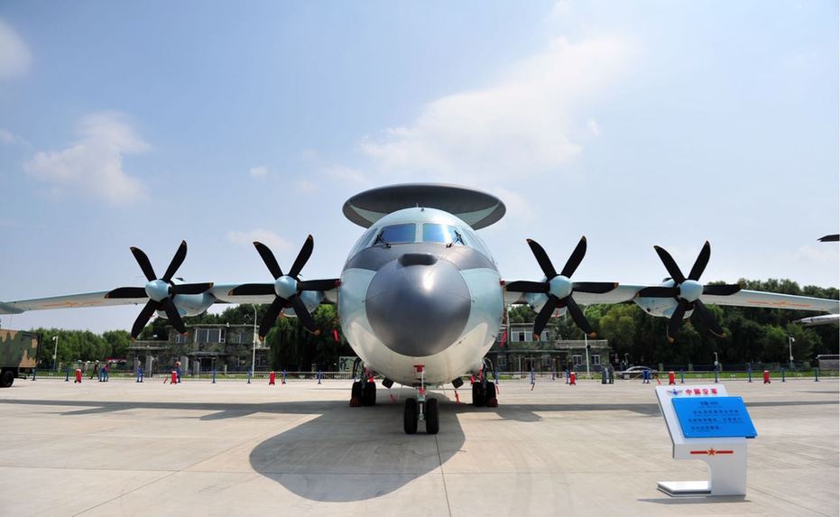 赤橙黃綠青藍(lán)紫，長(zhǎng)空雄鷹呈英豪！