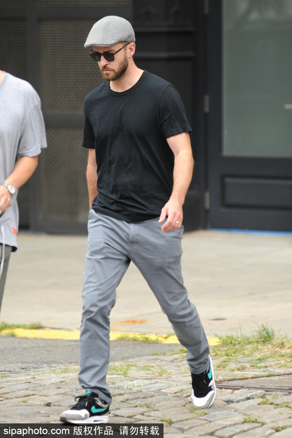 “賈老板”賈斯汀·汀布萊克出街 墨鏡加貝雷帽壓頭低調現身