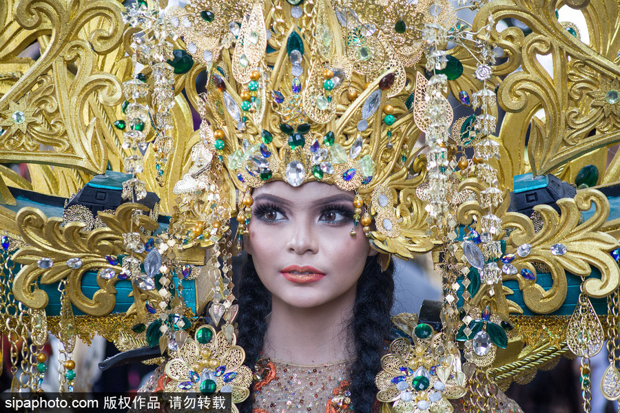 超絢麗多彩 印尼吉勃街頭狂歡節精彩上演