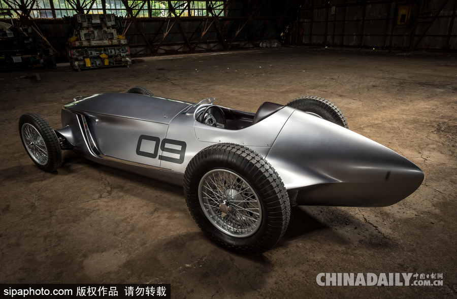 現代與復古的結合 純電動賽車懷舊外型炫酷十足