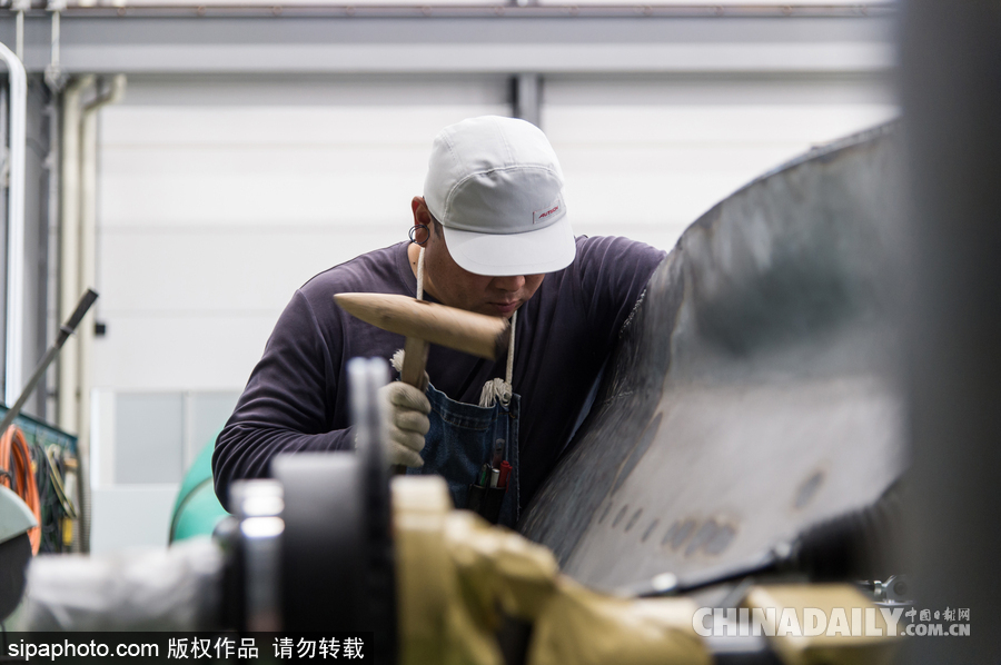 現代與復古的結合 純電動賽車懷舊外型炫酷十足