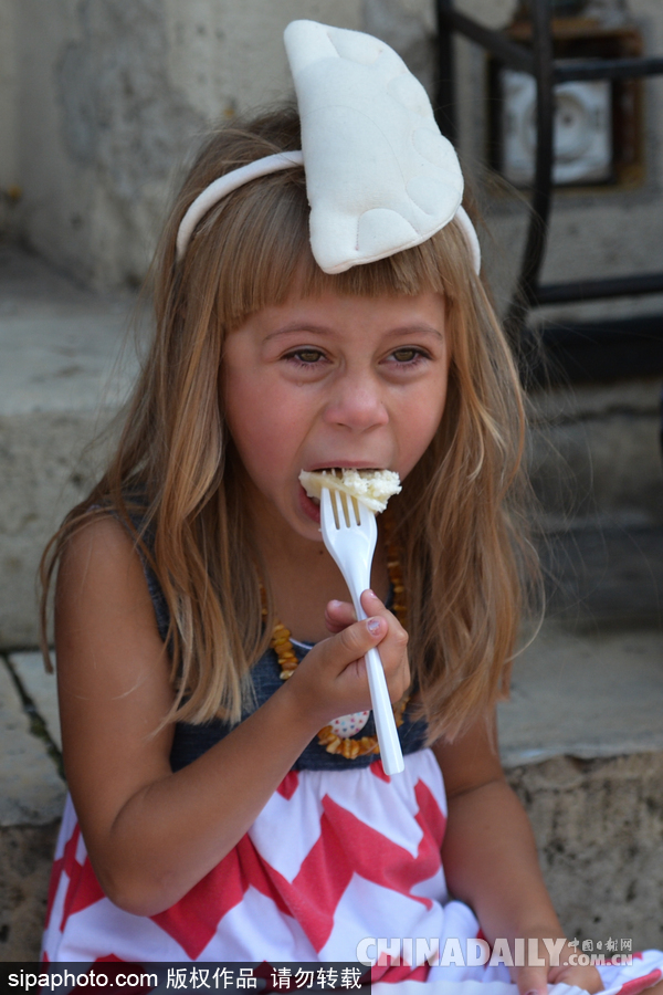 原來外國人也吃餃子 波蘭“餃子節”民眾大享美食