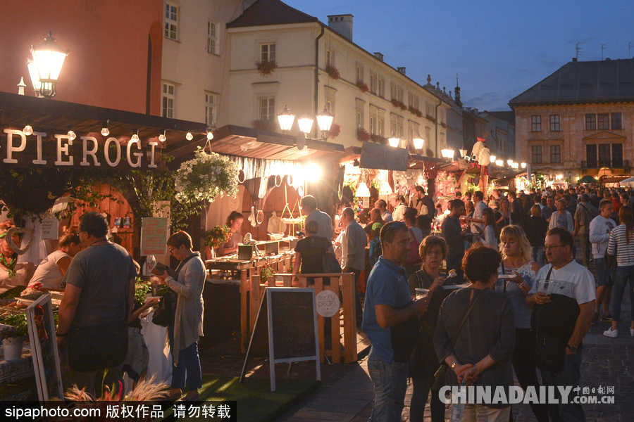 原來外國人也吃餃子 波蘭“餃子節”民眾大享美食