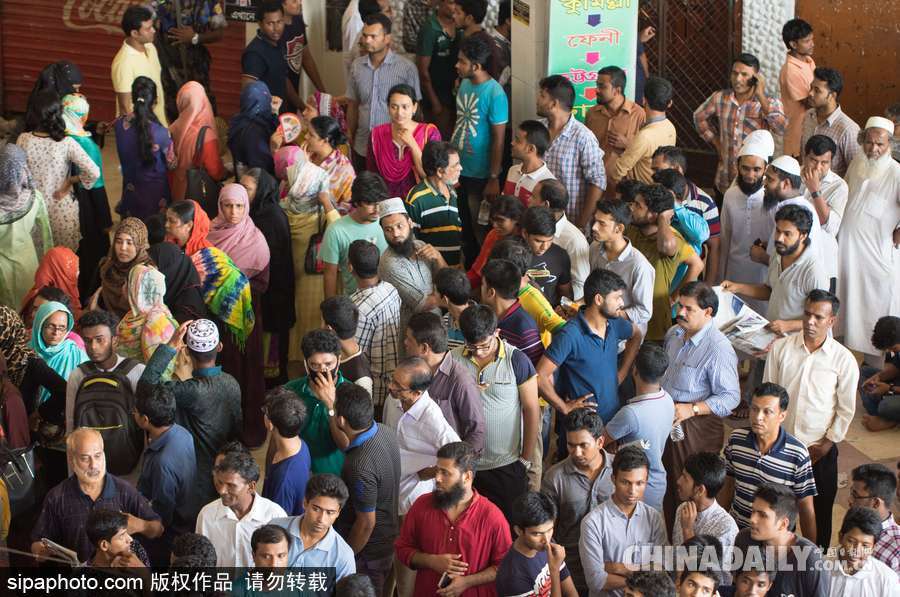 宰牲節(jié)即將到來 孟加拉國“火車大軍”購票場面不輸中國春運(yùn)