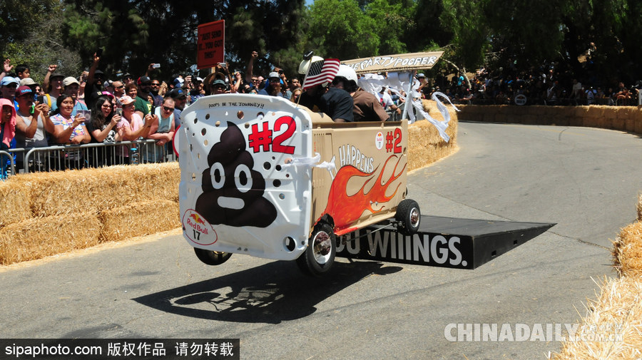 紅牛肥皂盒汽車大賽美國(guó)洛杉磯精彩上演 古怪造型滑稽搞笑引爆全場(chǎng)