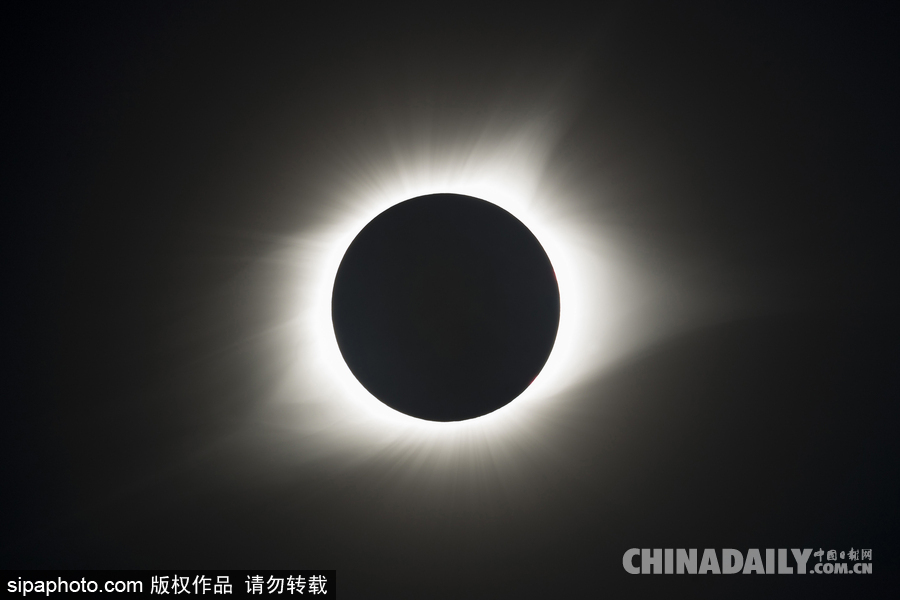 實拍美國德克薩斯州萊昂縣上空超級日全食