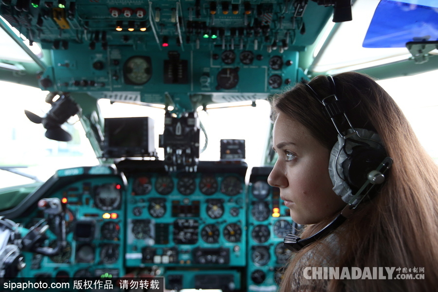 俄羅斯飛行學院招收首批女學員 個個高顏值