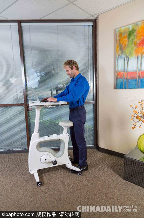 工作健身兩不誤！站立式書桌與單車完美結合