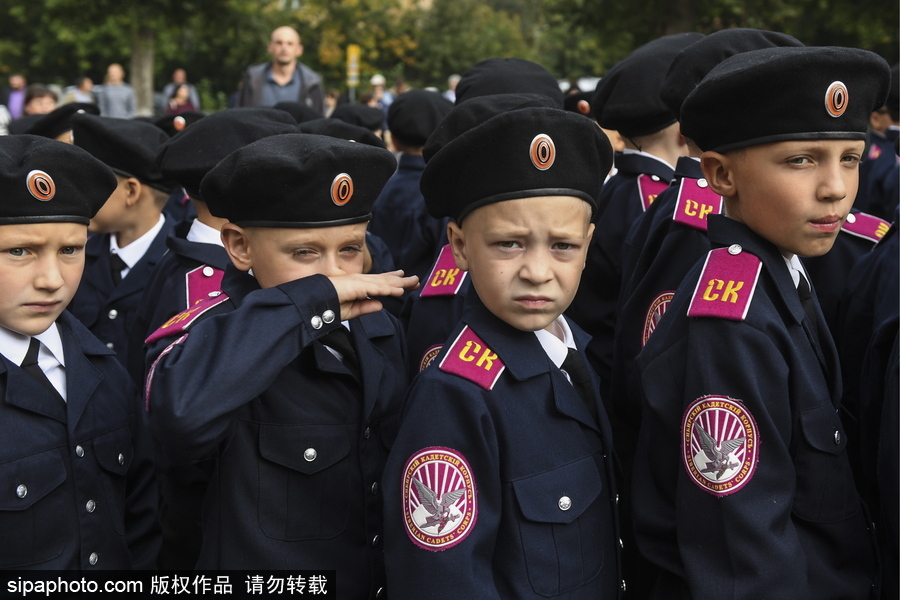 俄羅斯“知識日” 西伯利亞軍事學(xué)校萌娃穿制服慶祝