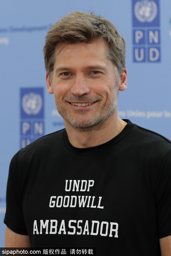 《權力的游戲》男星尼可拉現身活動 笑容清爽英俊帥氣