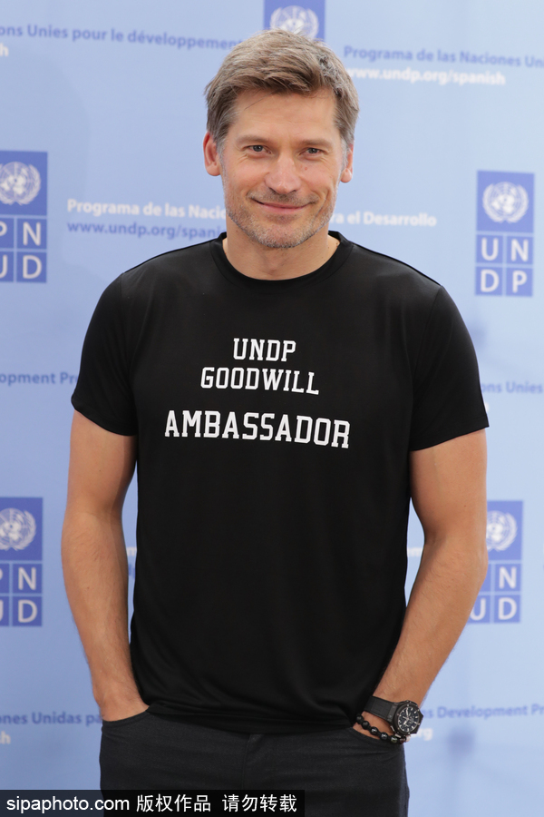 《權力的游戲》男星尼可拉現身活動 笑容清爽英俊帥氣