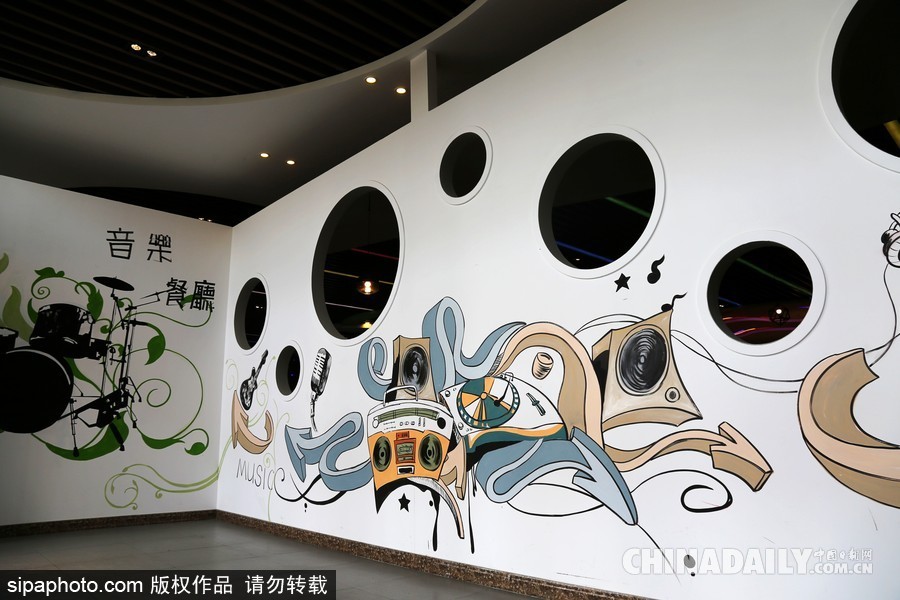 鄭州高校現“最美”學生餐廳 音樂主題扮靚飯堂