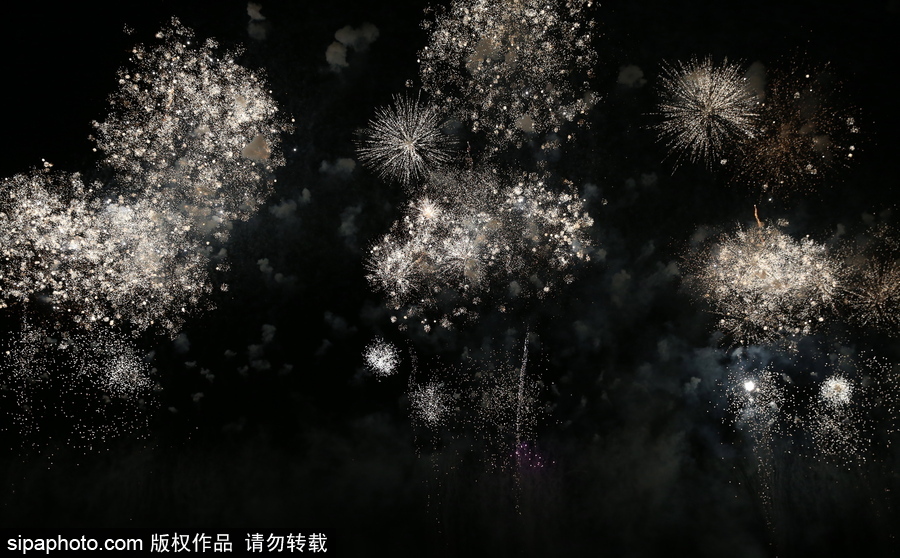 2017年國際光明節(jié)閉幕 煙花照亮莫斯科夜空