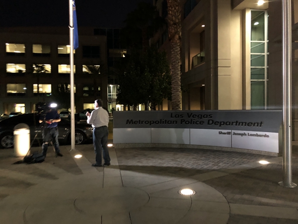 拉斯維加斯警方：兇手房間繳獲23把武器 尚無證據表明槍擊案為多人作案