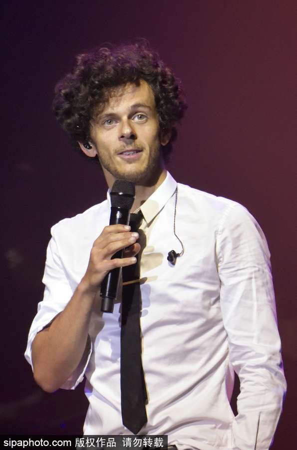 法國男星邁克爾·格利高里奧表演秀 現場人氣高漲陷入瘋狂