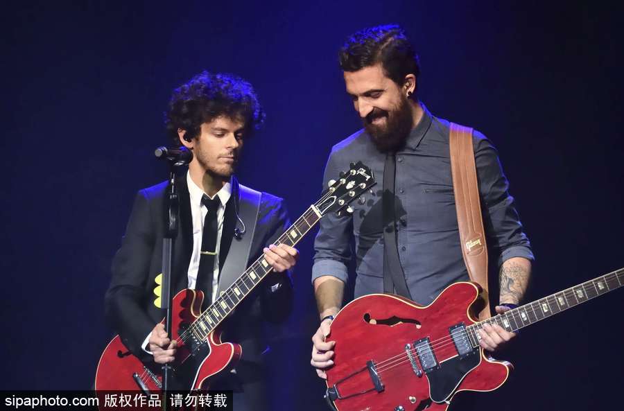 法國(guó)男星邁克爾·格利高里奧表演秀 現(xiàn)場(chǎng)人氣高漲陷入瘋狂