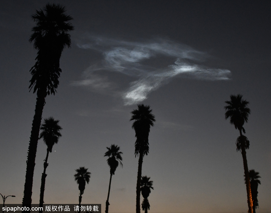 SpaceX獵鷹9號(hào)火箭發(fā)射10顆銥衛(wèi)星 成功海上回收