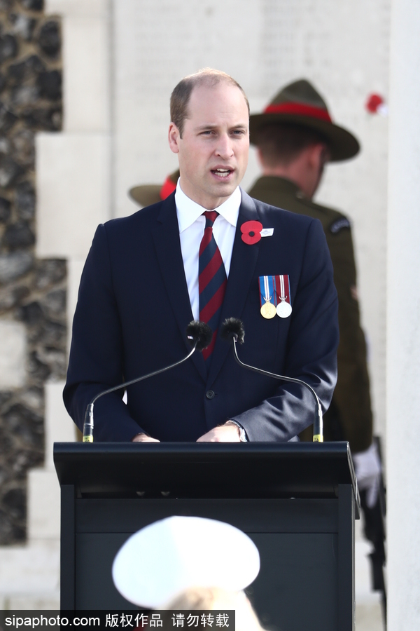 英國威廉王子到訪比利時泰恩科特墓園 悼念一戰死難者