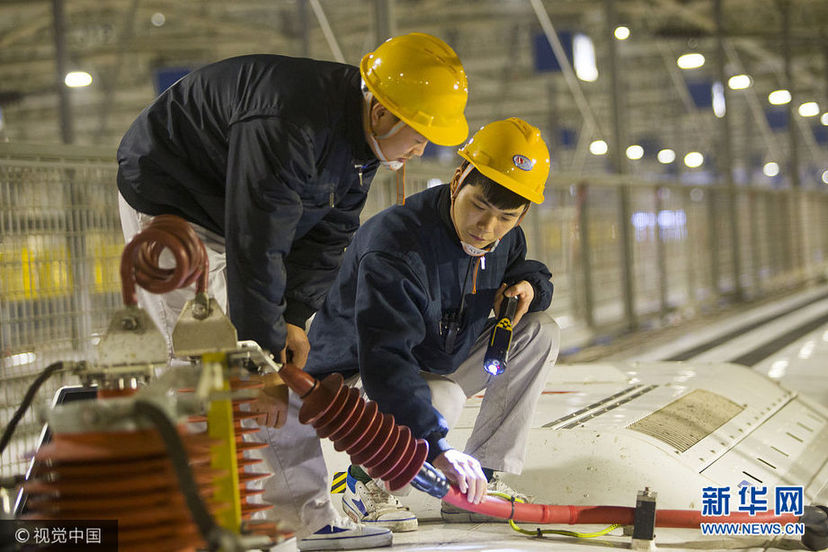 西安：動(dòng)車(chē)“體檢” 備戰(zhàn)西成高鐵開(kāi)通