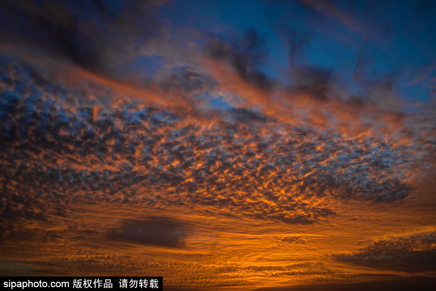 加沙海灘日落美景 殘陽映紅天際