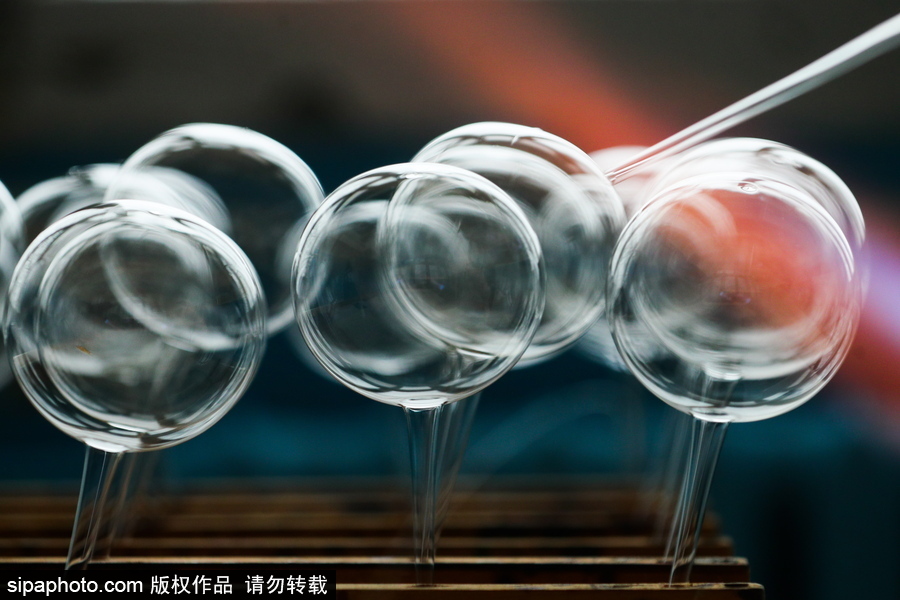 迎接圣誕節 走進滿滿少女心的雪花玻璃球制作工廠