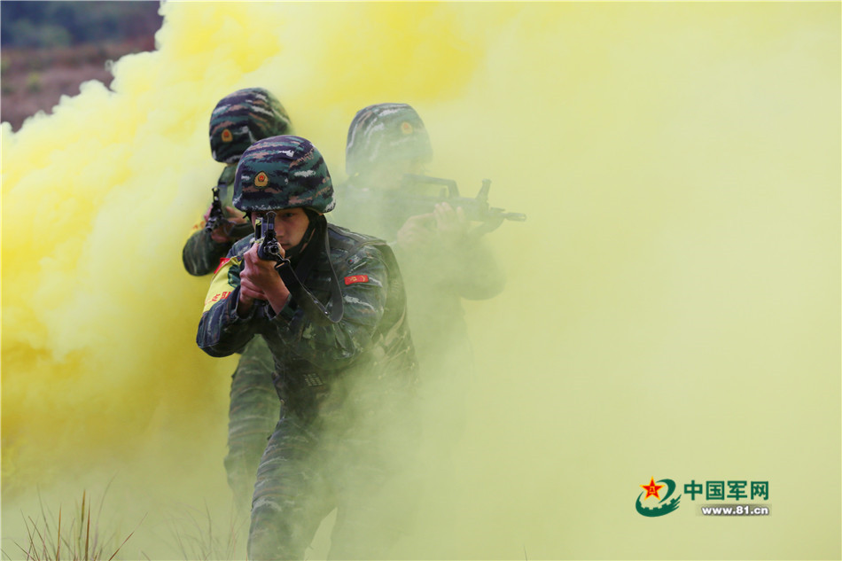 戰場無亞軍 武警官兵三峽腹地上演現實版“絕地求生”