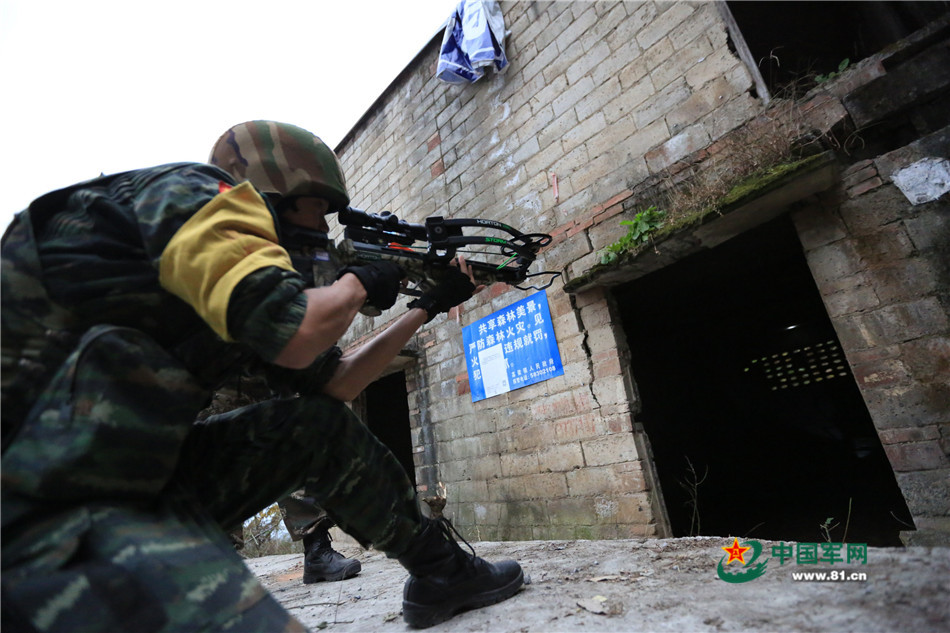 戰場無亞軍 武警官兵三峽腹地上演現實版“絕地求生”