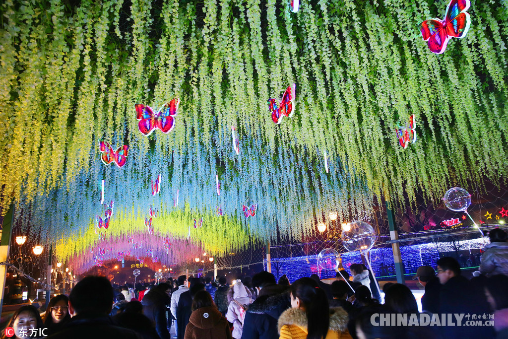 全國(guó)各地迎新年：2018，請(qǐng)對(duì)我好一點(diǎn)