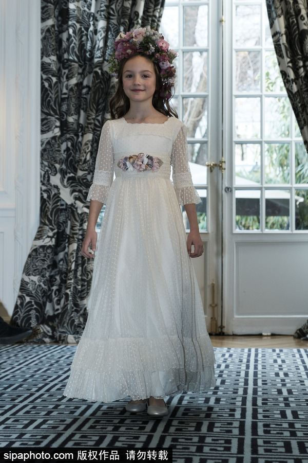 馬德里：小朋友變“超模” 走臺(tái)步有模有樣萌化人心