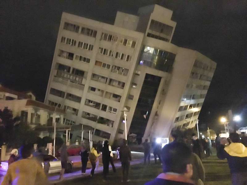 現(xiàn)場(chǎng)直擊：臺(tái)灣花蓮地震已致2人遇難200余人受傷