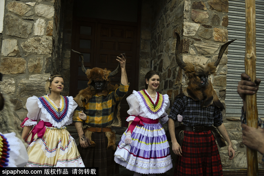 西班牙古老節日貝爾薩狂歡節 濃郁原始風情